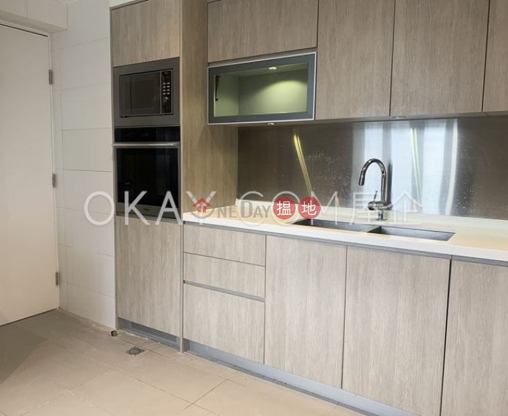 Efficient 4 bed on high floor with balcony & parking | Rental