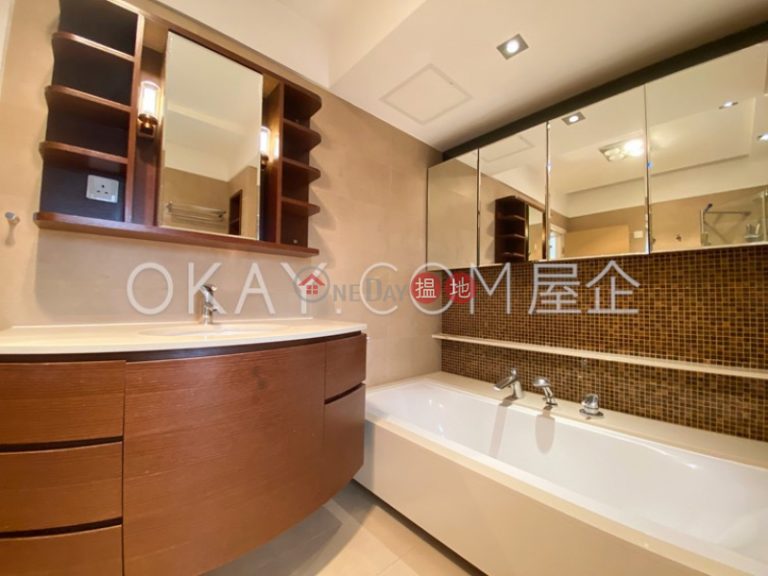 Rare 3 bedroom with parking | Rental