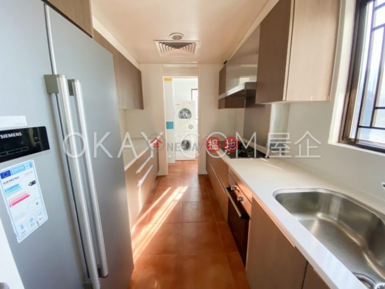 Stylish 3 bedroom with harbour views, balcony | For Sale