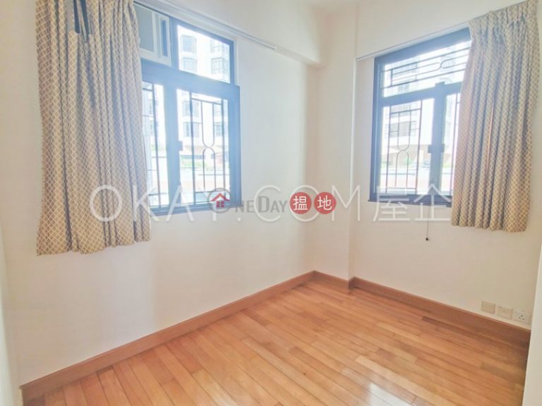 Nicely kept 3 bedroom with balcony & parking | Rental