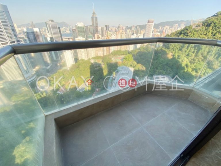 Stylish 3 bedroom with harbour views, balcony | For Sale