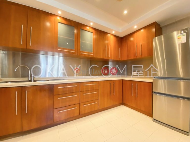 Efficient 4 bedroom with balcony & parking | Rental