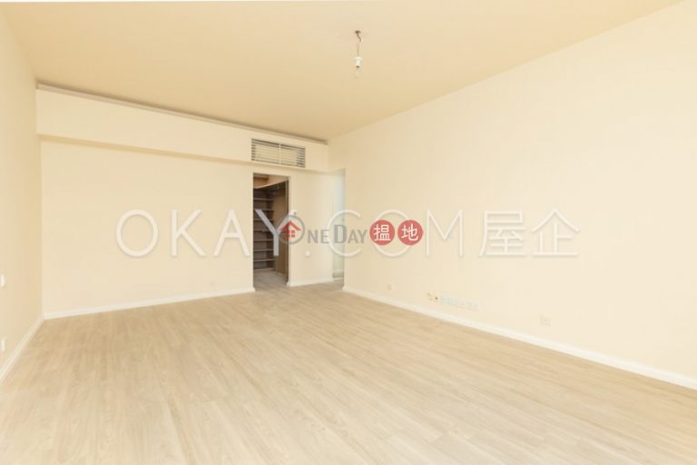 Gorgeous 4 bedroom with parking | Rental