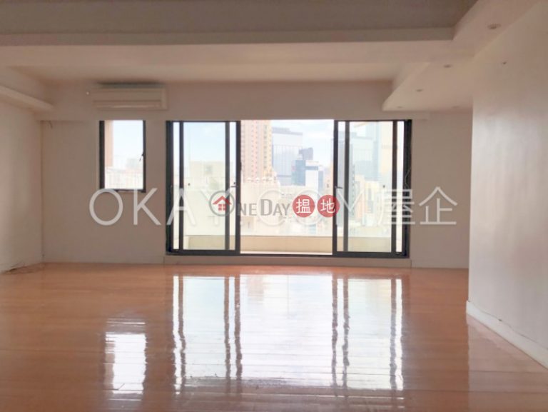 Lovely 4 bedroom with balcony & parking | For Sale