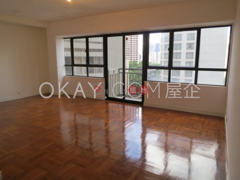 Gorgeous 3 bedroom with parking | Rental