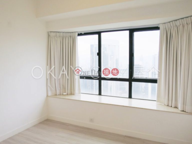 Lovely 3 bedroom with sea views, balcony | For Sale