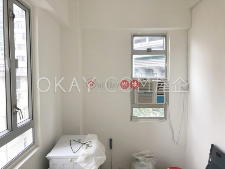 Efficient 3 bed on high floor with balcony & parking | Rental