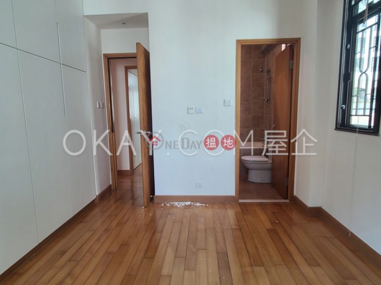 Nicely kept 3 bedroom with balcony & parking | Rental