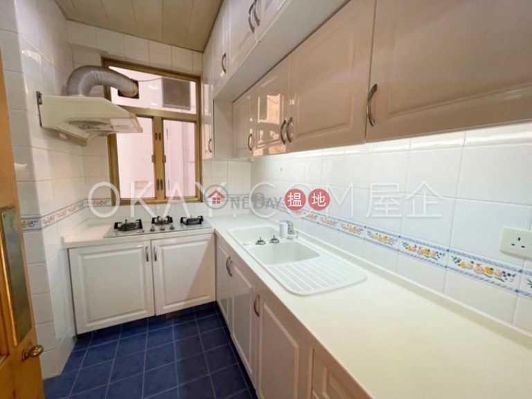 Elegant 3 bedroom with balcony & parking | Rental
