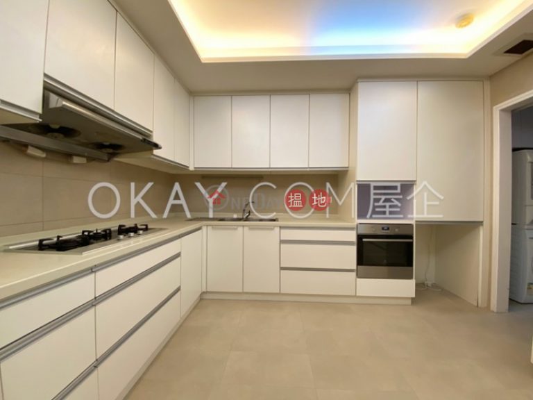 Rare 3 bedroom with parking | Rental