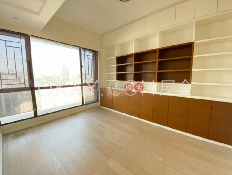 Stylish 3 bedroom with harbour views, balcony | For Sale