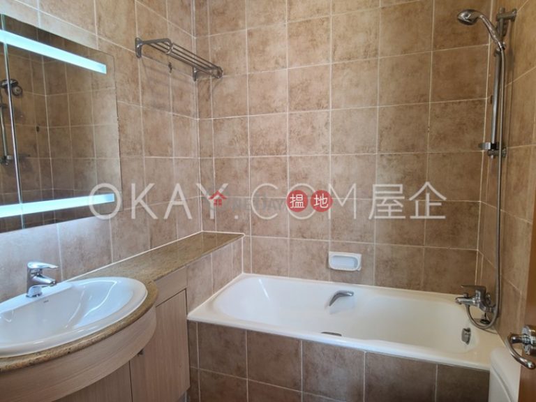Nicely kept 3 bedroom with balcony & parking | Rental