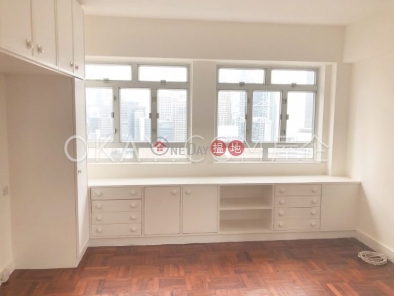 Efficient 3 bed on high floor with balcony & parking | Rental