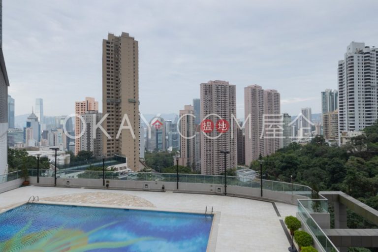 Gorgeous 4 bedroom with parking | Rental