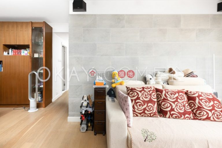 Efficient 3 bedroom on high floor with parking | For Sale