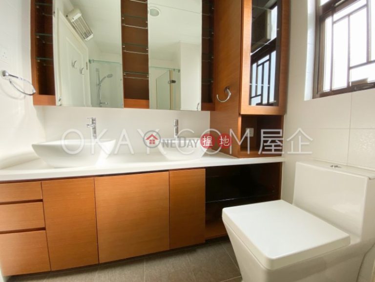 Stylish 3 bedroom with harbour views, balcony | For Sale