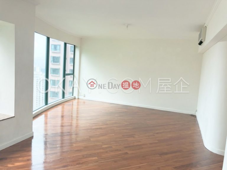 Lovely 3 bedroom with balcony & parking | Rental