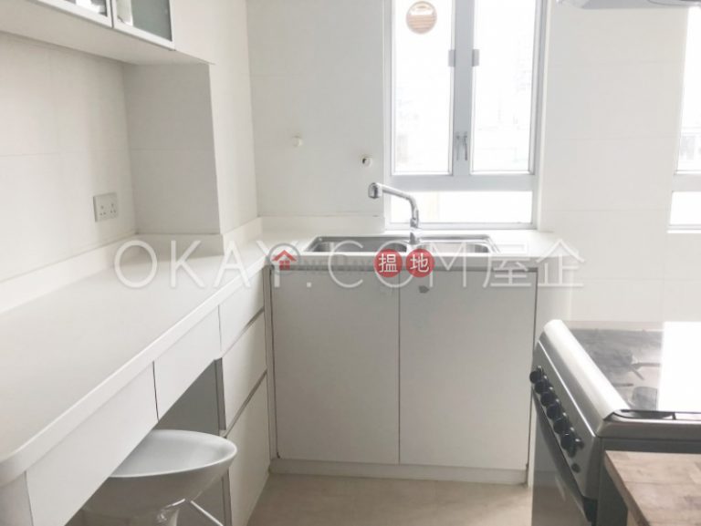 Efficient 3 bed on high floor with balcony & parking | Rental