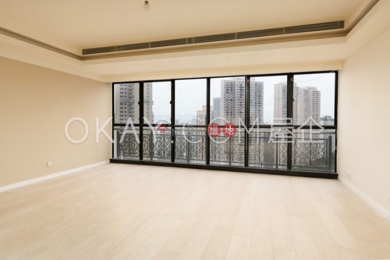 Gorgeous 4 bedroom with parking | Rental