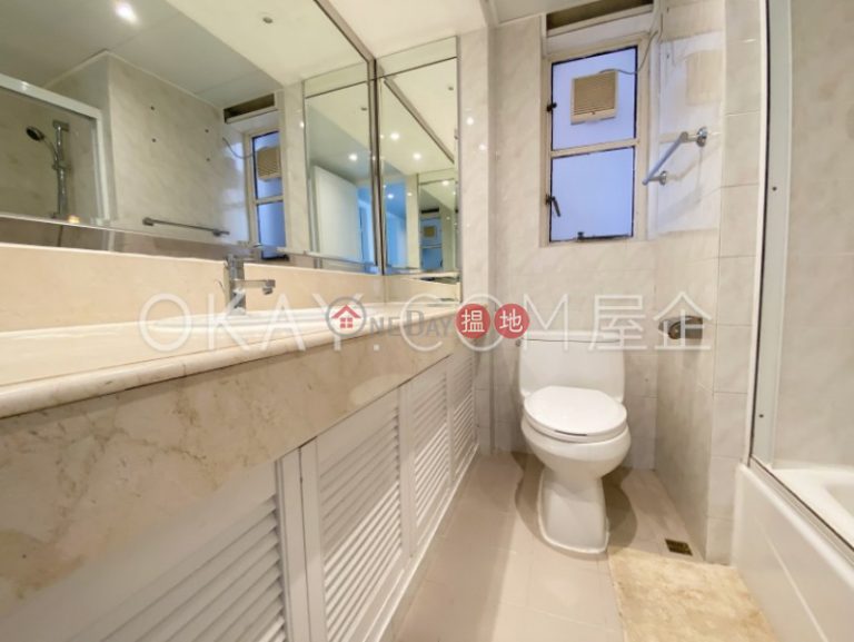 Efficient 4 bedroom with balcony & parking | Rental
