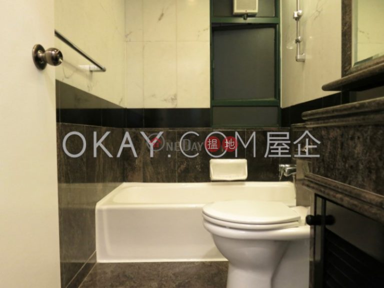 Nicely kept 2 bedroom with parking | Rental