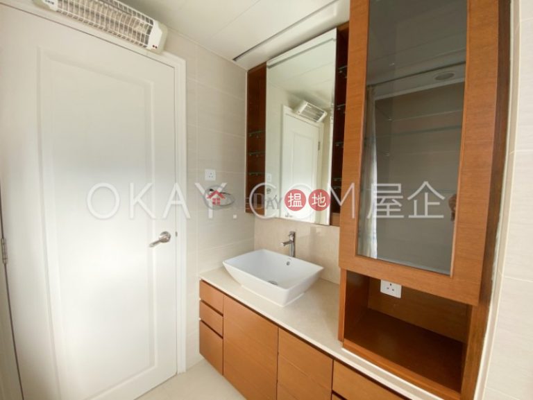Stylish 3 bedroom with harbour views, balcony | For Sale