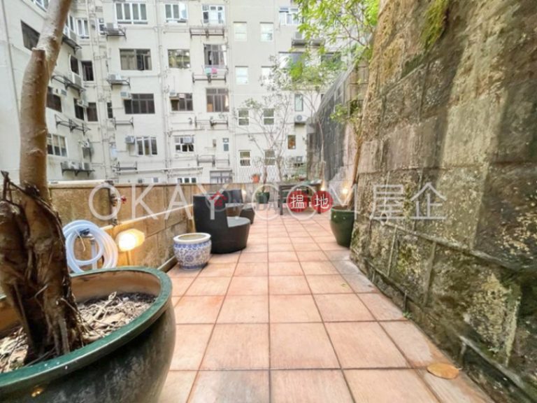 Efficient 3 bedroom with terrace & parking | Rental