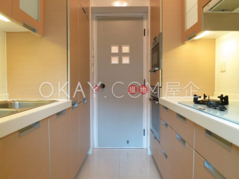 Nicely kept 2 bedroom with parking | Rental
