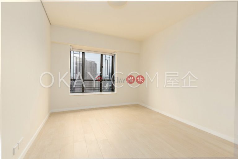 Gorgeous 4 bedroom with parking | Rental