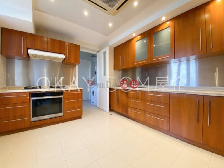 Efficient 4 bedroom with balcony & parking | Rental