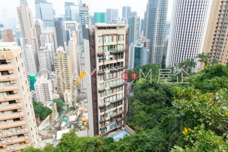 Tasteful 2 bedroom with balcony & parking | Rental