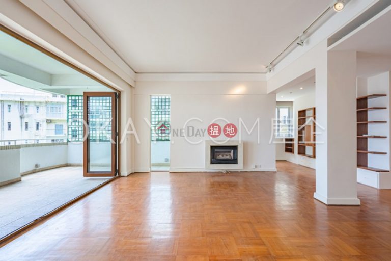 Unique 2 bedroom with balcony & parking | Rental