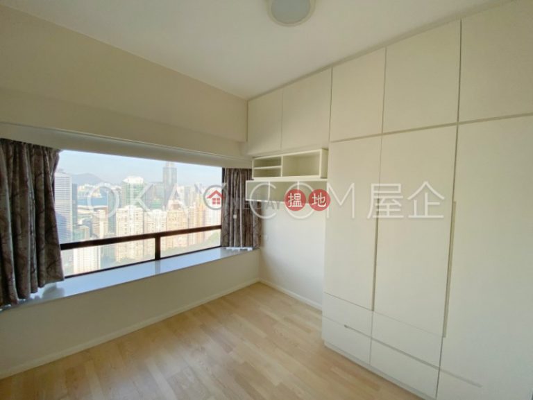 Stylish 3 bedroom with harbour views, balcony | For Sale