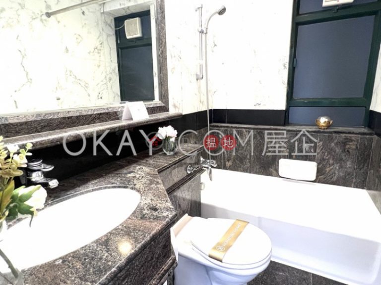 Luxurious 2 bedroom with parking | Rental