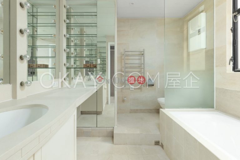 Gorgeous 4 bedroom with parking | Rental
