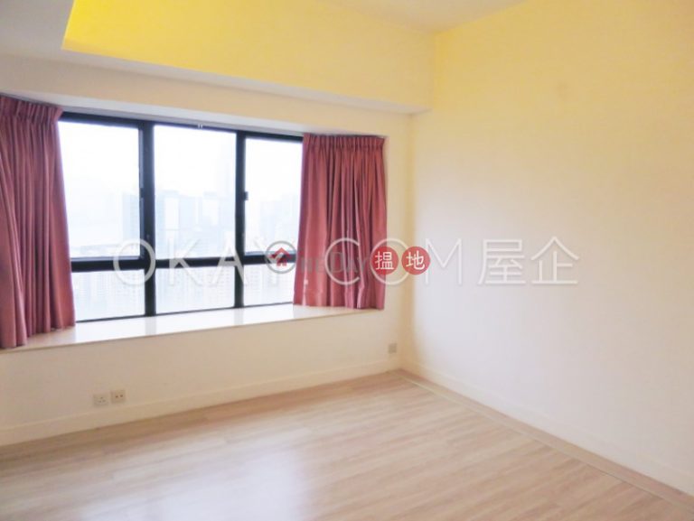 Lovely 3 bedroom with sea views, balcony | For Sale
