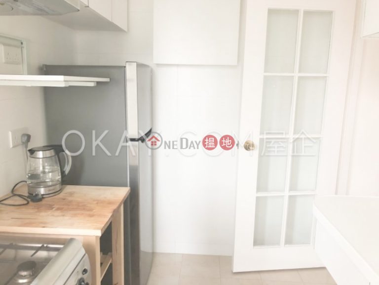 Efficient 3 bed on high floor with balcony & parking | Rental