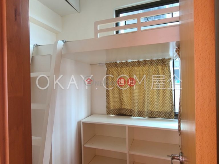 Nicely kept 3 bedroom with balcony & parking | Rental