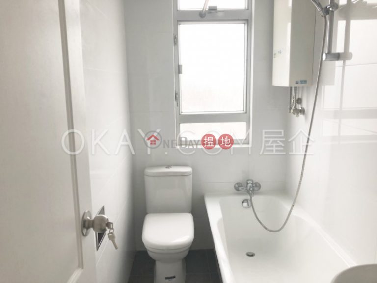 Efficient 3 bed on high floor with balcony & parking | Rental