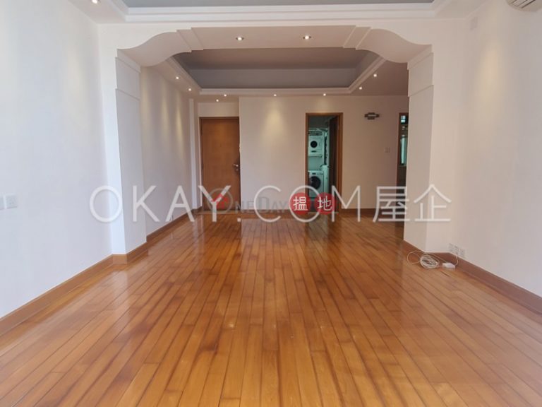 Nicely kept 3 bedroom with balcony & parking | Rental